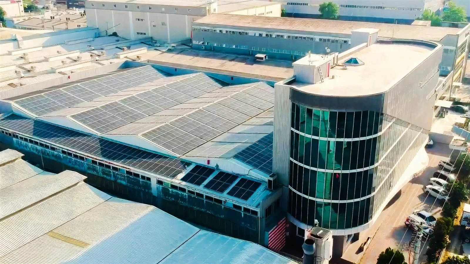 The solar power plant on the roof of the Bemis factory